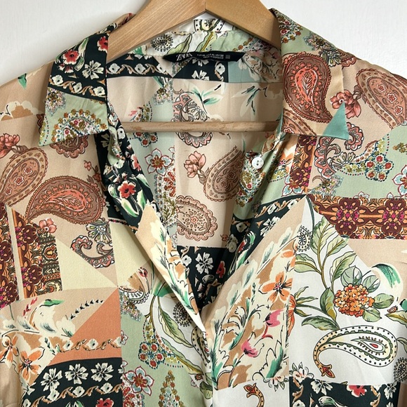 Zara VGUC beautiful paisley colorful button down. - Picture 4 of 10